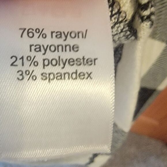 Maurices 3/4 Sleeve Top - Picture 6 of 6